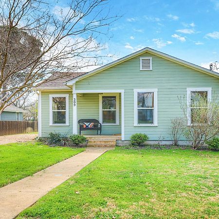 Charming Bungalow With Spa! Close To Main St! Villa Fredericksburg Exterior photo